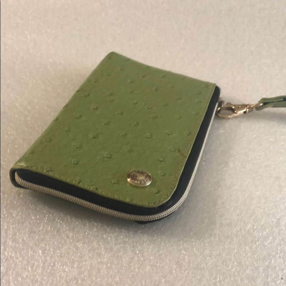 Perillini olive green wristlet - Picture 16 of 16